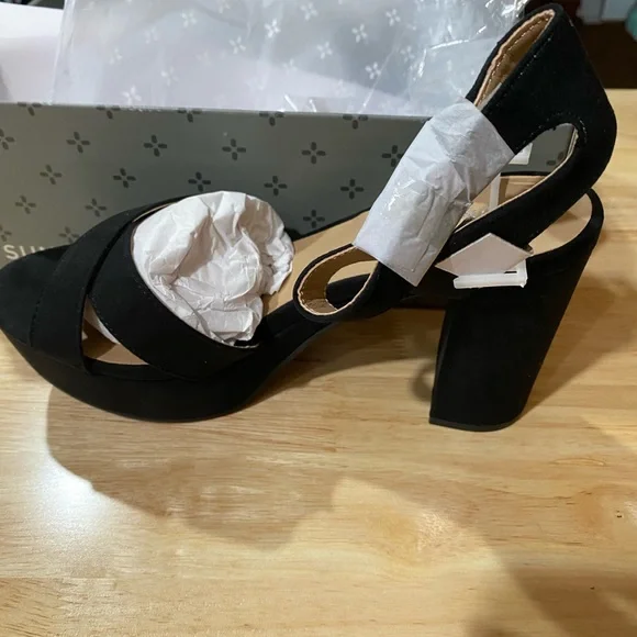 Sun + Stone block heel sandal - Picture 2 of 9